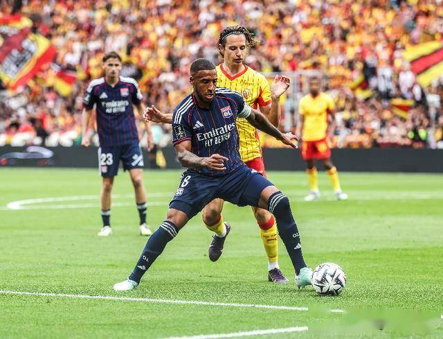 Leisu Sports-今晚法国杯焦点战，曼城扳平良机，赛场秩序良好，临场指挥获称赞的简单介绍